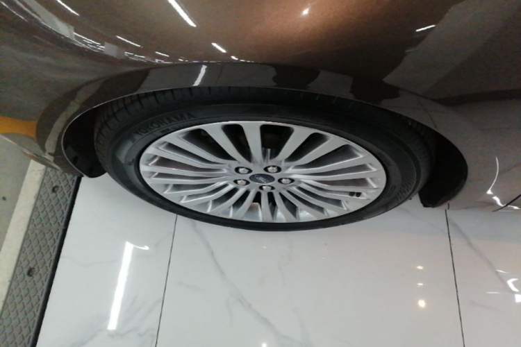 Used Ford Taurus 2015 EcoBoost 245 Ultimate Model Left Front Wheel Hub
