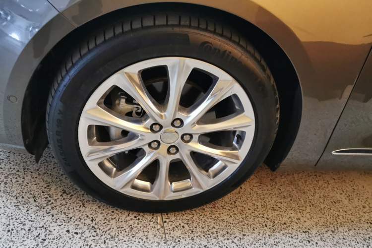 Used Ford Taurus 2015 EcoBoost 325 V6 Flagship Model Left Front Wheel Hub