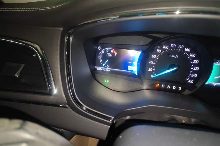 Used Ford Taurus 2015 EcoBoost 245 Fashion Edition Odometer Close Up