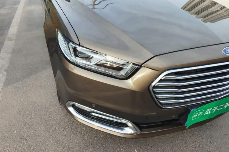 Used Ford Taurus 2015 EcoBoost 245 Ultimate Model Right Front Headlight