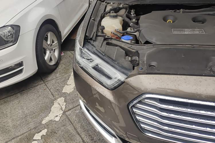 Used Ford Taurus 2015 EcoBoost 245 Luxury Model Right Front Headlight