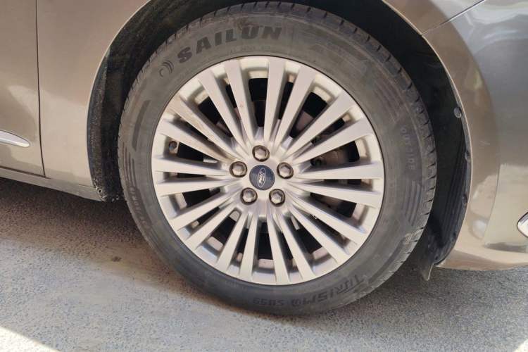 Used Ford Taurus 2015 EcoBoost 245 Luxury Model Right Front Wheel Hub