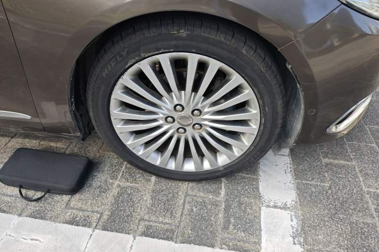 Used Ford Taurus 2015 EcoBoost 245 Ultimate Model Right Front Wheel Hub
