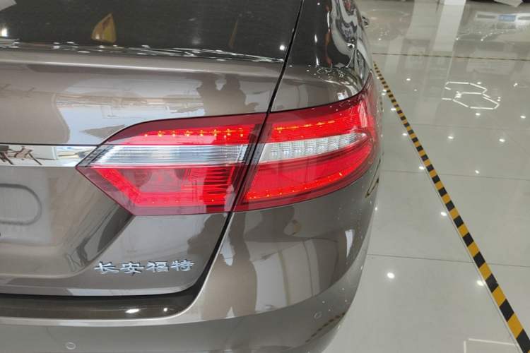 Used Ford Taurus 2015 EcoBoost 245 Luxury Model Right Rear Taillight