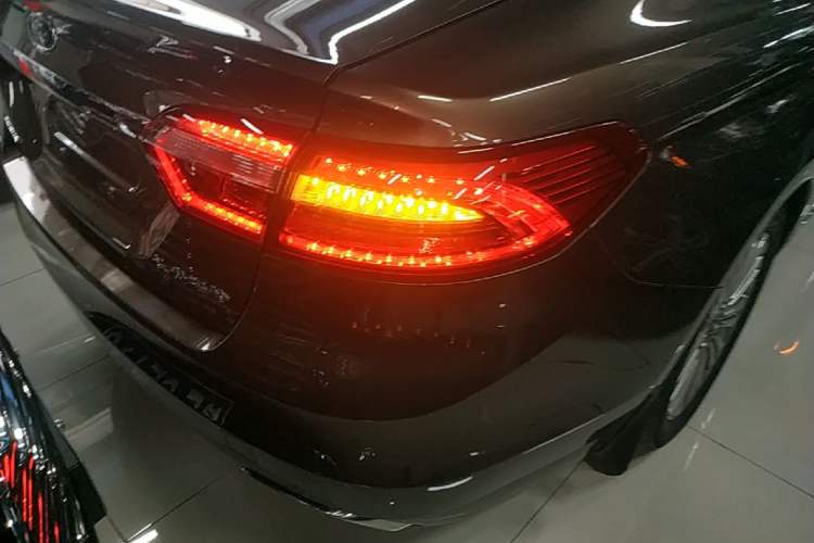 Used Ford Taurus 2015 EcoBoost 245 Luxury Model Right Rear Taillight