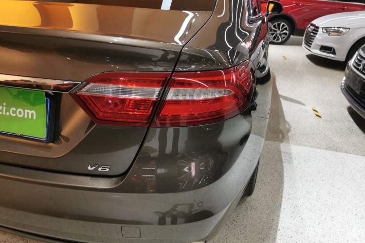 Used Ford Taurus 2015 EcoBoost 325 V6 Flagship Model Right Rear Taillight