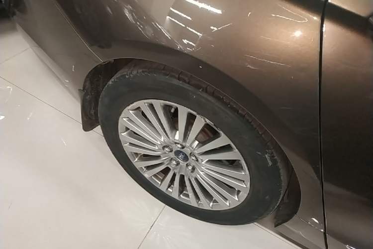 Used Ford Taurus 2015 EcoBoost 245 Luxury Model Right Rear Wheel Hub