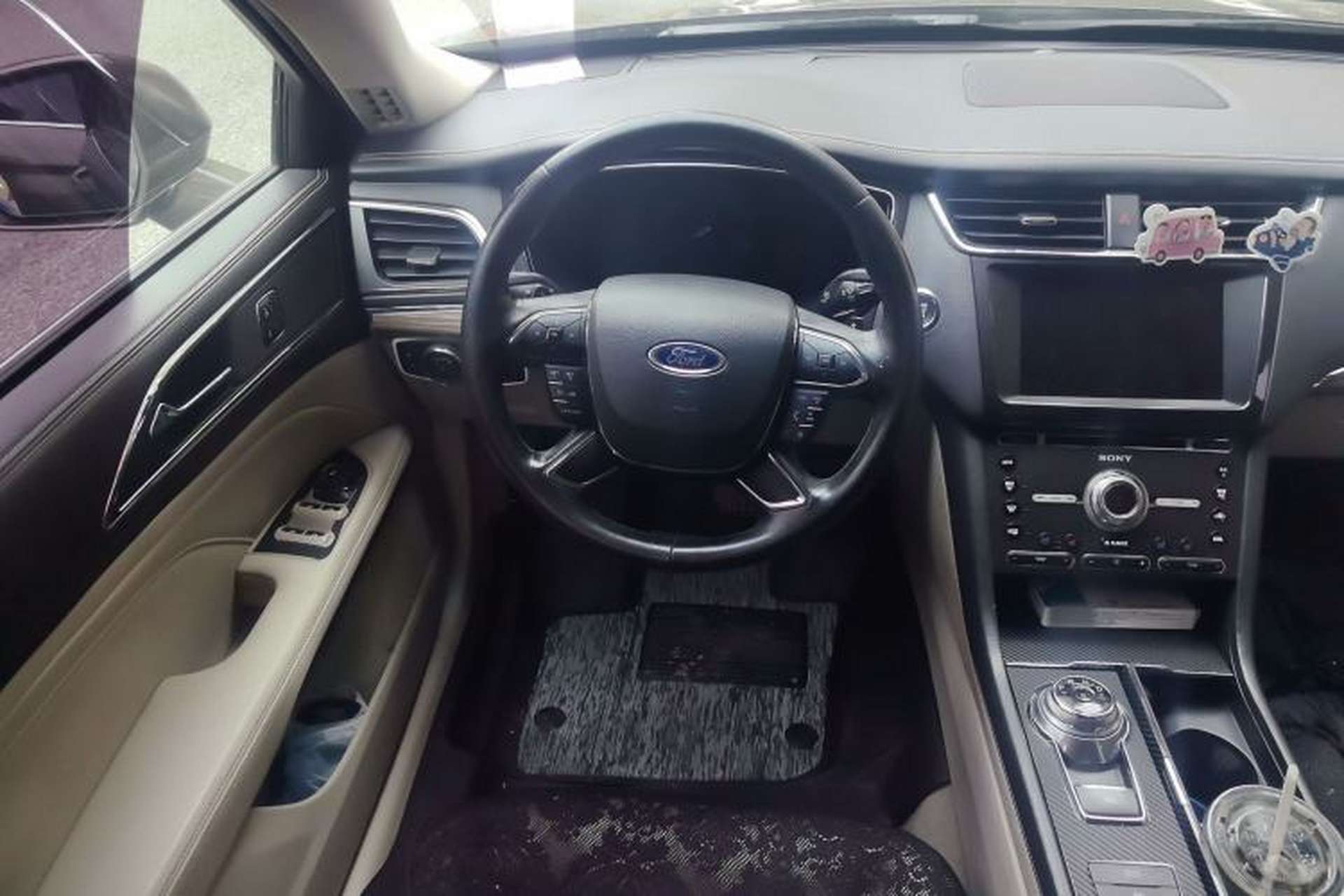 Used Ford Taurus 2015 EcoBoost 245 Luxury Model Steering Wheel