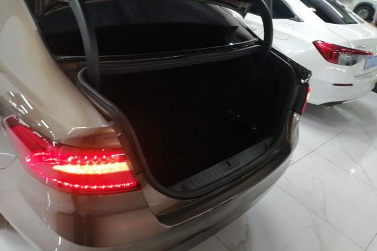 Used Ford Taurus 2015 EcoBoost 245 Ultimate Model Trunk