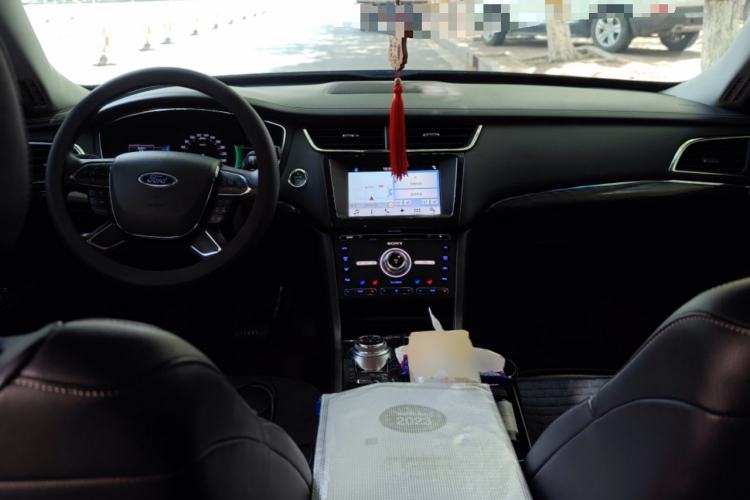 Used Ford Taurus 2015 EcoBoost 245 Luxury Model Center Console