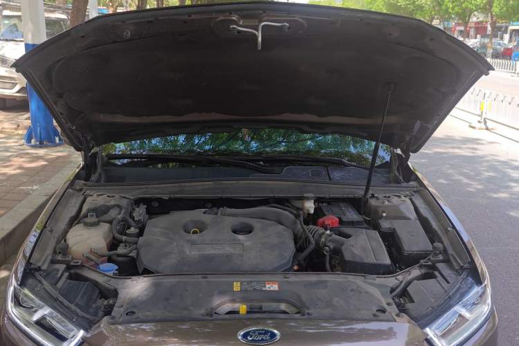 Used Ford Taurus 2015 EcoBoost 245 Luxury Model Engine Bay