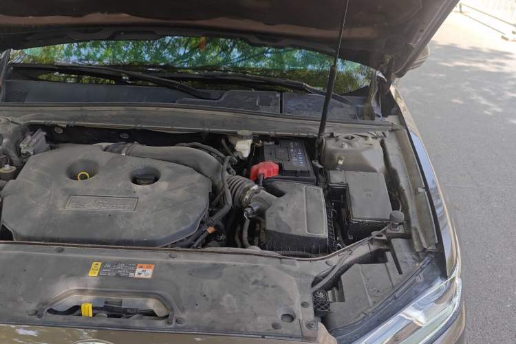 Used Ford Taurus 2015 EcoBoost 245 Luxury Model Engine Bay Left