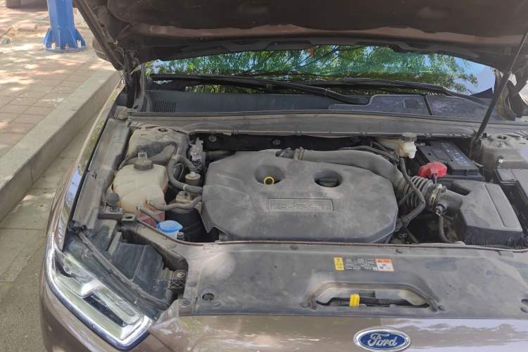Used Ford Taurus 2015 EcoBoost 245 Luxury Model Engine Bay Right