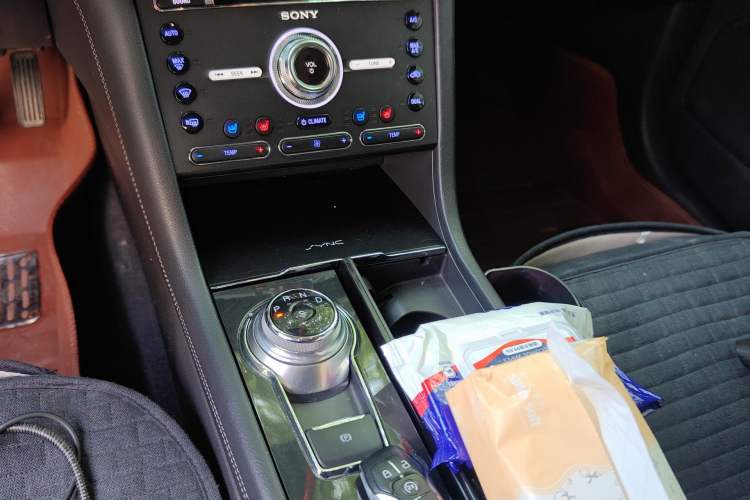 Used Ford Taurus 2015 EcoBoost 245 Luxury Model Gear Lever