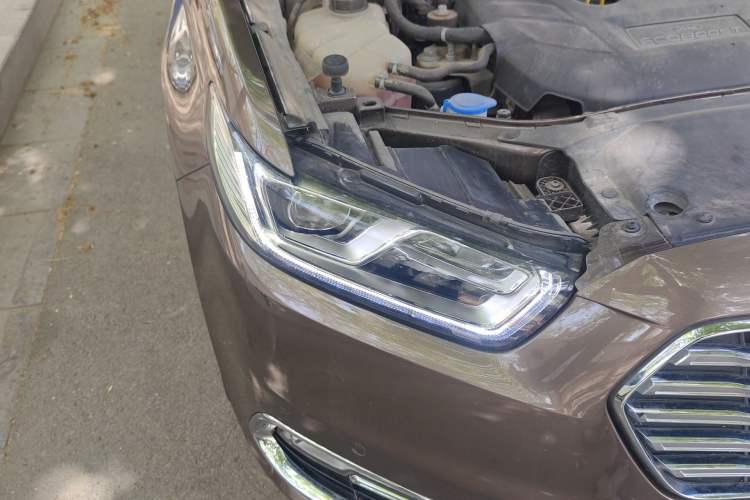 Used Ford Taurus 2015 EcoBoost 245 Luxury Model Right Front Headlight