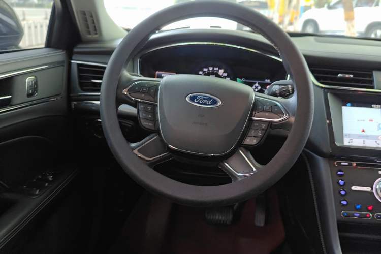 Used Ford Taurus 2015 EcoBoost 245 Luxury Model Steering Wheel