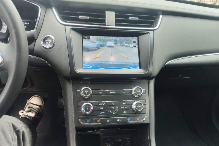 Used Ford Taurus 2015 EcoBoost 245 Fashion Edition Audio And AC Panel