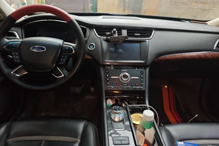 Used Ford Taurus 2015 EcoBoost 325 V6 Flagship Model Center Console