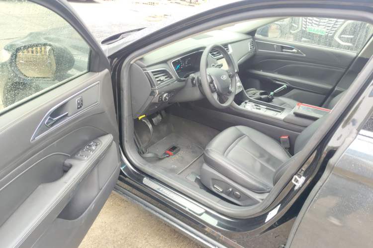 Used Ford Taurus 2015 EcoBoost 245 Fashion Edition Driver Seat