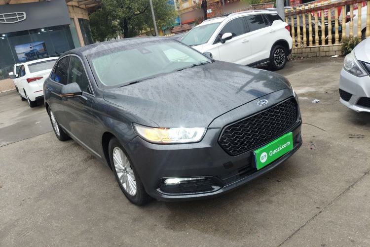 Used Ford Taurus 2015 EcoBoost 245 Fashion Edition Front Right 45 Deg
