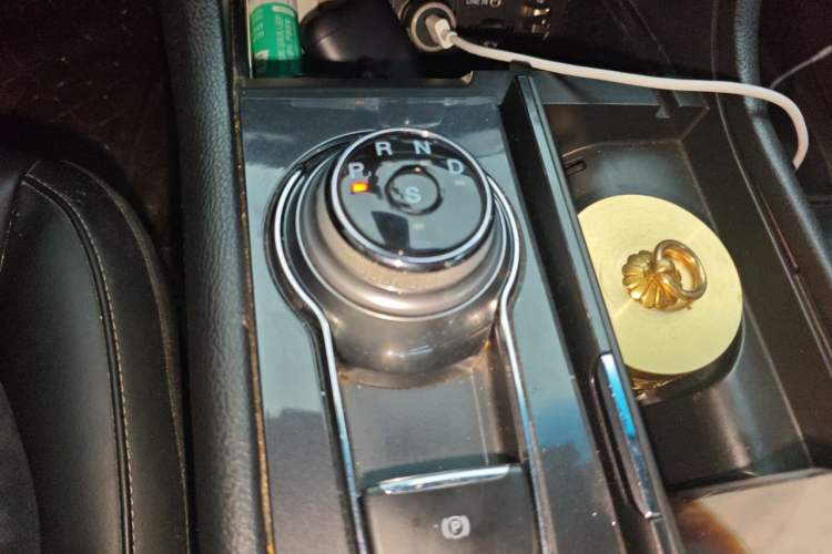 Used Ford Taurus 2015 EcoBoost 325 V6 Flagship Model Gear Lever