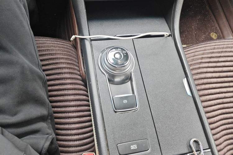 Used Ford Taurus 2015 EcoBoost 245 Fashion Edition Gear Lever