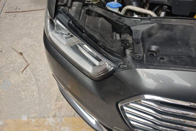 Used Ford Taurus 2015 EcoBoost 325 V6 Flagship Model Right Front Headlight