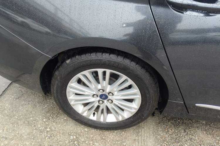 Used Ford Taurus 2015 EcoBoost 245 Fashion Edition Right Rear Wheel Hub