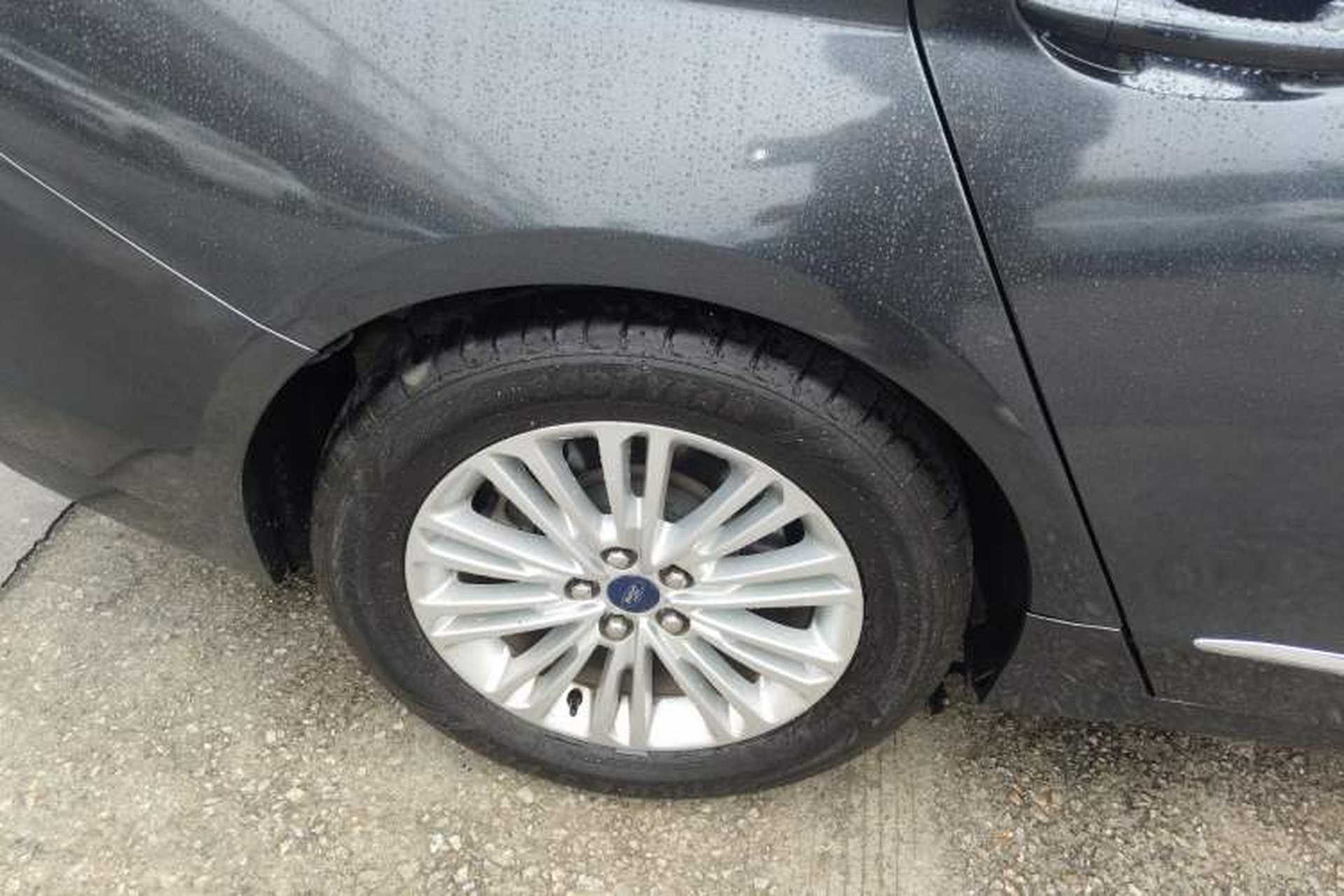 Used Ford Taurus 2015 EcoBoost 245 Fashion Edition Right Rear Wheel Hub