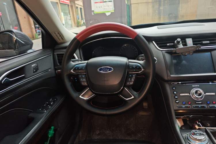 Used Ford Taurus 2015 EcoBoost 325 V6 Flagship Model Steering Wheel