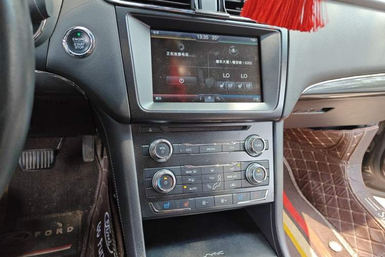 Used Ford Taurus 2015 EcoBoost 245 Fashion Edition Audio And AC Panel