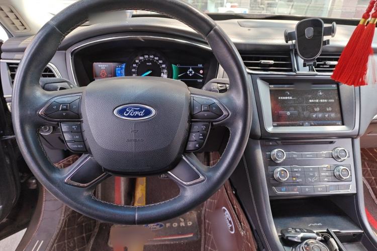 Used Ford Taurus 2015 EcoBoost 245 Fashion Edition Center Console