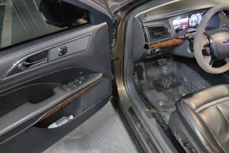 Used Ford Taurus 2015 EcoBoost 325 V6 Flagship Model Driver Seat