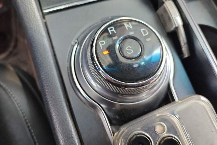 Used Ford Taurus 2015 EcoBoost 245 Fashion Edition Gear Lever