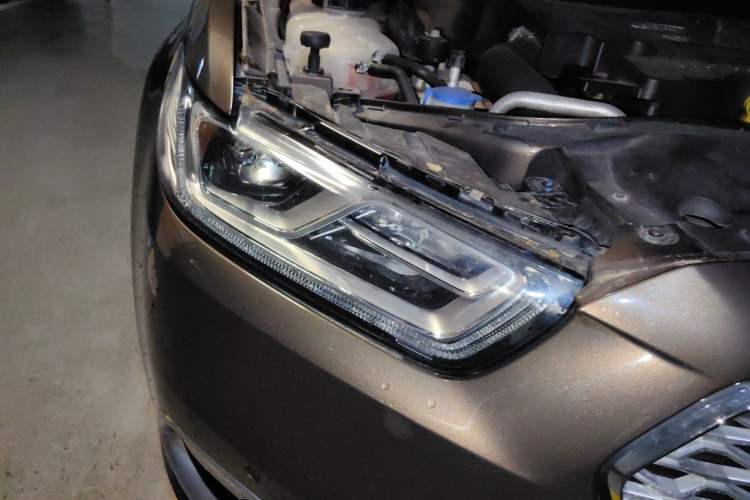 Used Ford Taurus 2015 EcoBoost 325 V6 Flagship Model Right Front Headlight