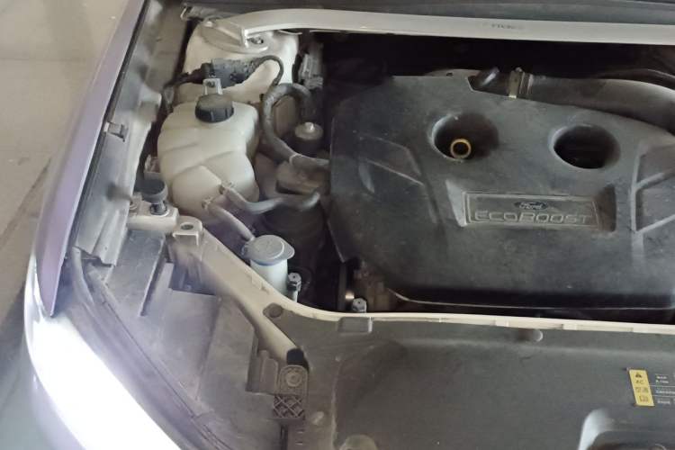 Used Ford Taurus 2015 EcoBoost 245 Luxury Model Engine Bay Right