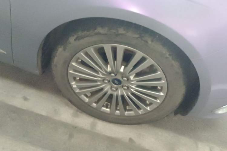 Used Ford Taurus 2015 EcoBoost 245 Luxury Model Right Front Wheel Hub