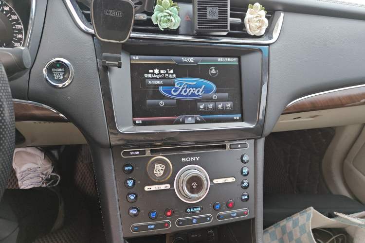 Used Ford Taurus 2015 EcoBoost 245 Ultimate Model Audio And AC Panel
