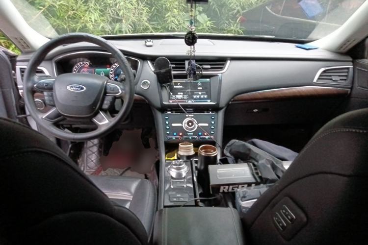 Used Ford Taurus 2015 EcoBoost 245 Ultimate Model Center Console