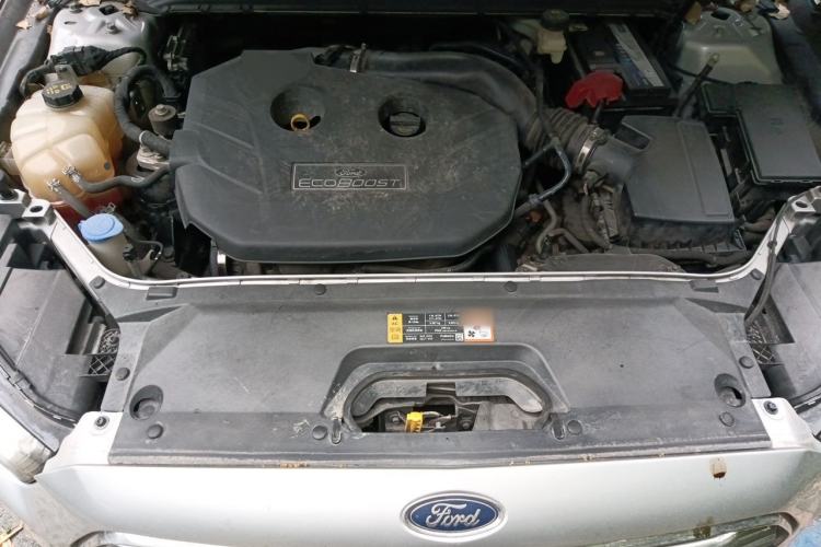Used Ford Taurus 2015 EcoBoost 245 Ultimate Model Engine Bay