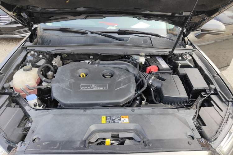 Used Ford Taurus 2015 EcoBoost 245 Luxury Model Engine Bay