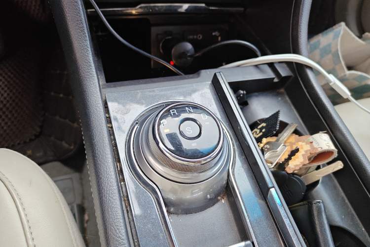 Used Ford Taurus 2015 EcoBoost 245 Ultimate Model Gear Lever