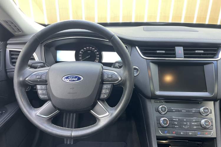Used Ford Taurus 2015 EcoBoost 245 Fashion Edition Interior 3