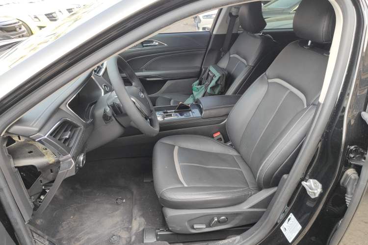 Used Ford Taurus 2015 EcoBoost 245 Luxury Model Left Front Seat