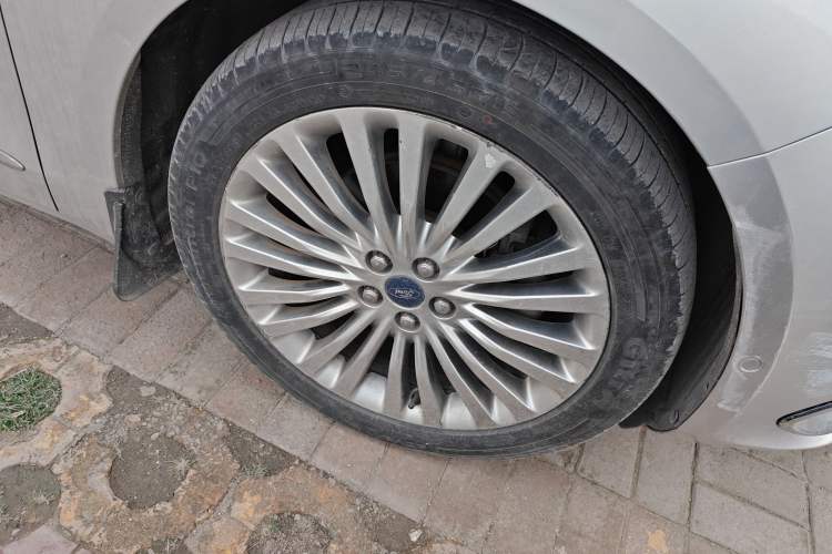 Used Ford Taurus 2015 EcoBoost 245 Ultimate Model Right Front Wheel Hub