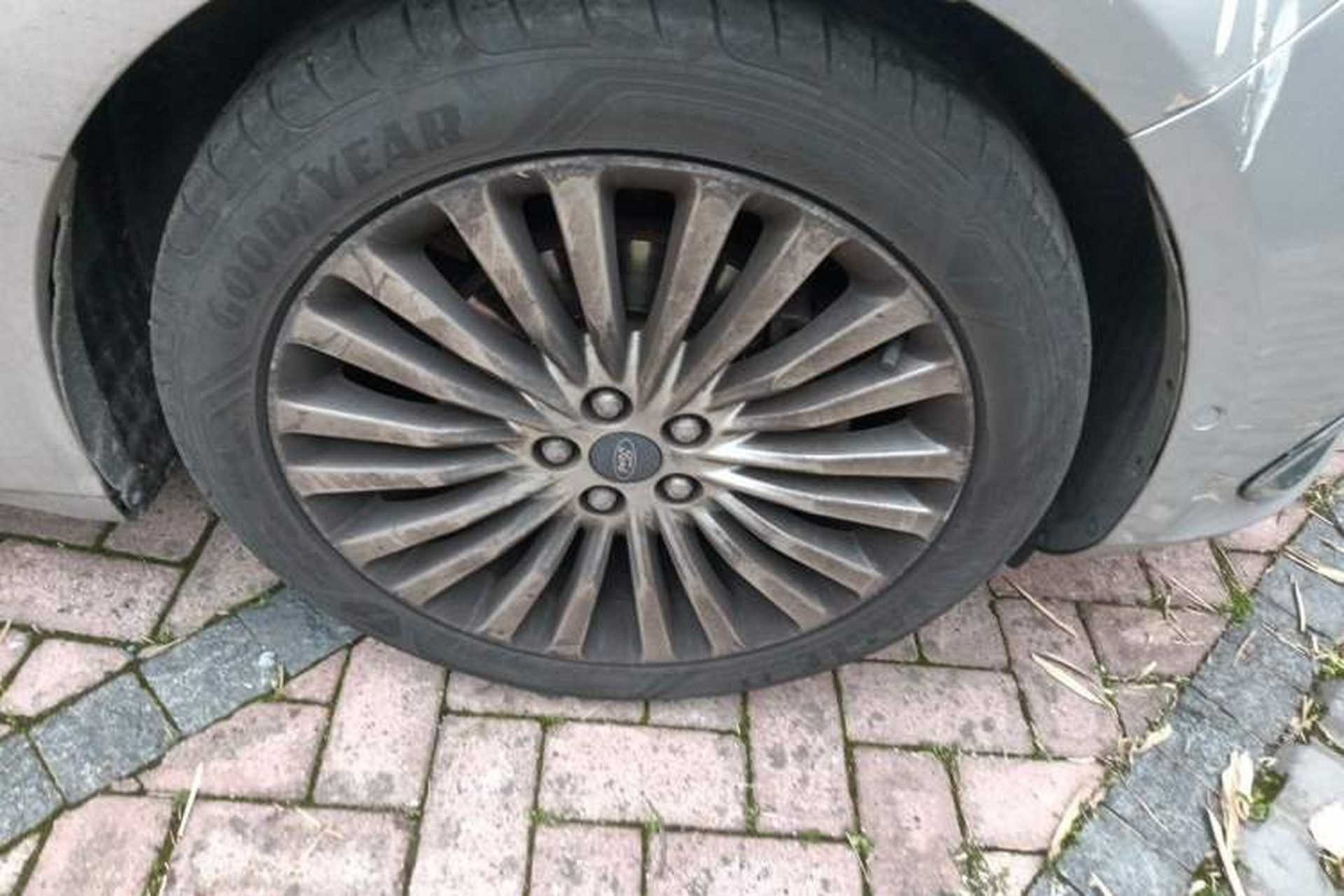 Used Ford Taurus 2015 EcoBoost 245 Ultimate Model Right Front Wheel Hub