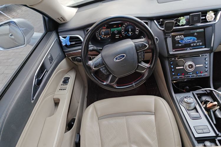 Used Ford Taurus 2015 EcoBoost 245 Ultimate Model Steering Wheel