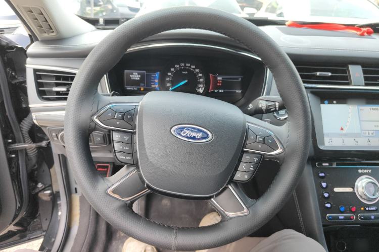 Used Ford Taurus 2015 EcoBoost 245 Luxury Model Steering Wheel
