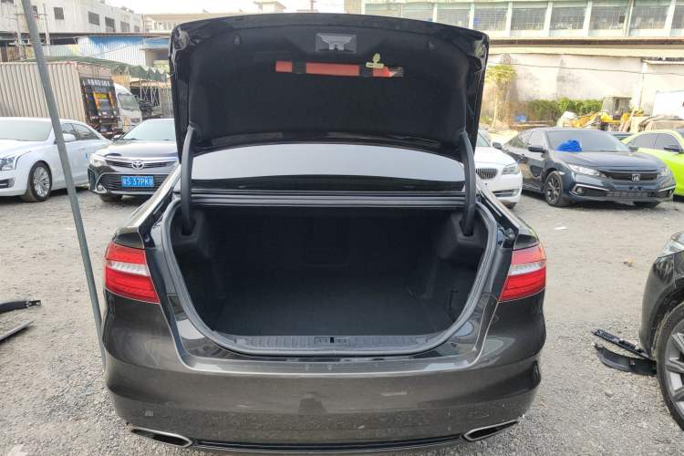 Used Ford Taurus 2015 EcoBoost 245 Luxury Model Trunk