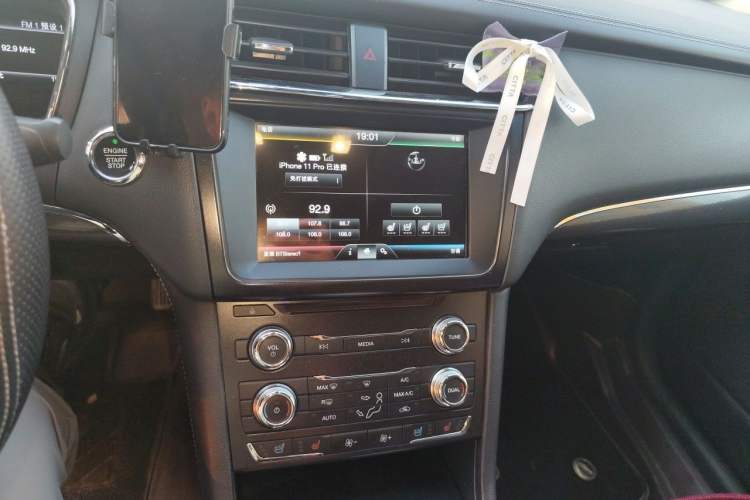 Used Ford Taurus 2015 EcoBoost 245 Fashion Edition Audio And AC Panel